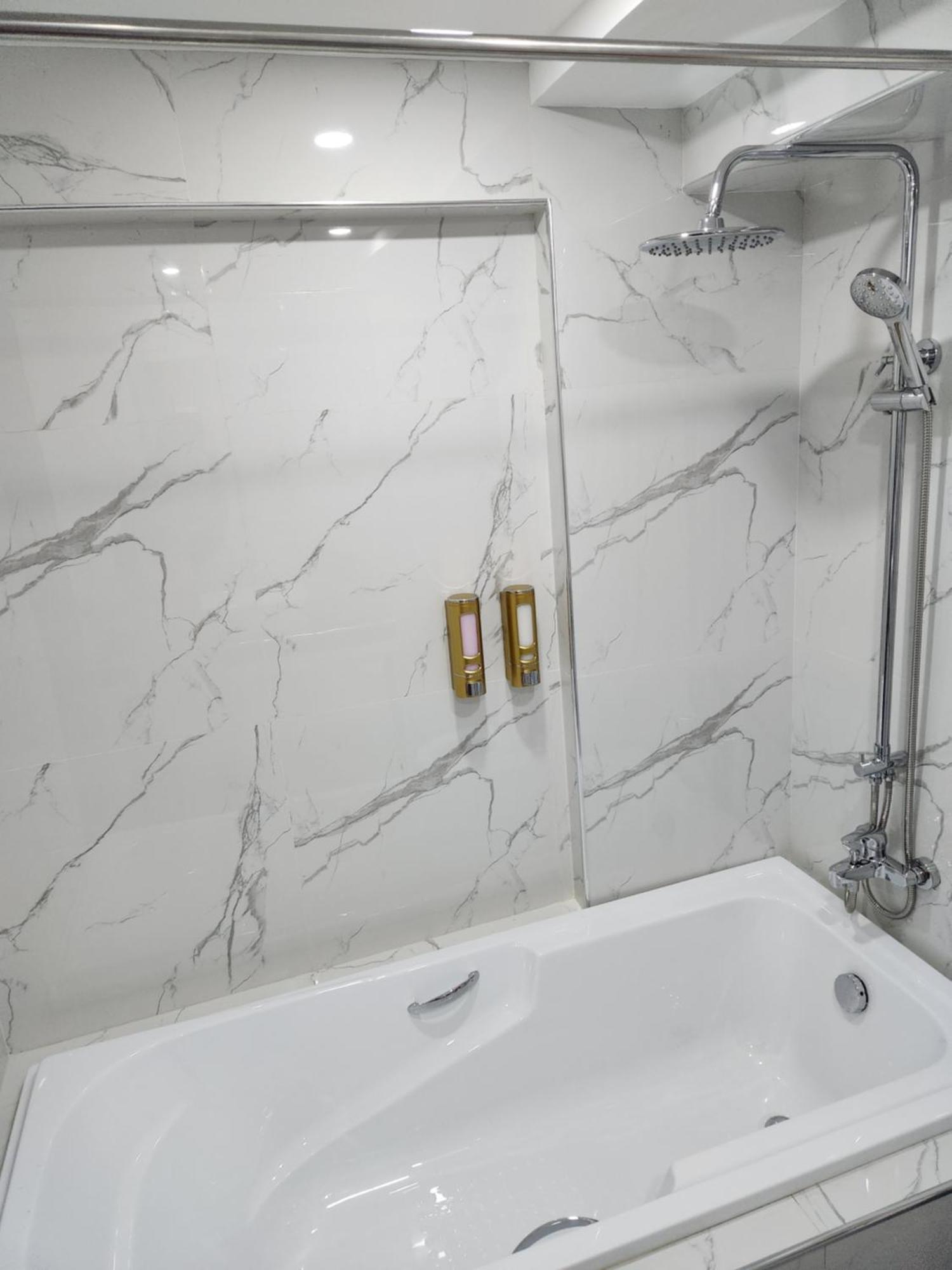 Condo Azur Suites B207 Near Airport, Netflix, Stylish, Cozy With Swimming Pool 막탄 외부 사진