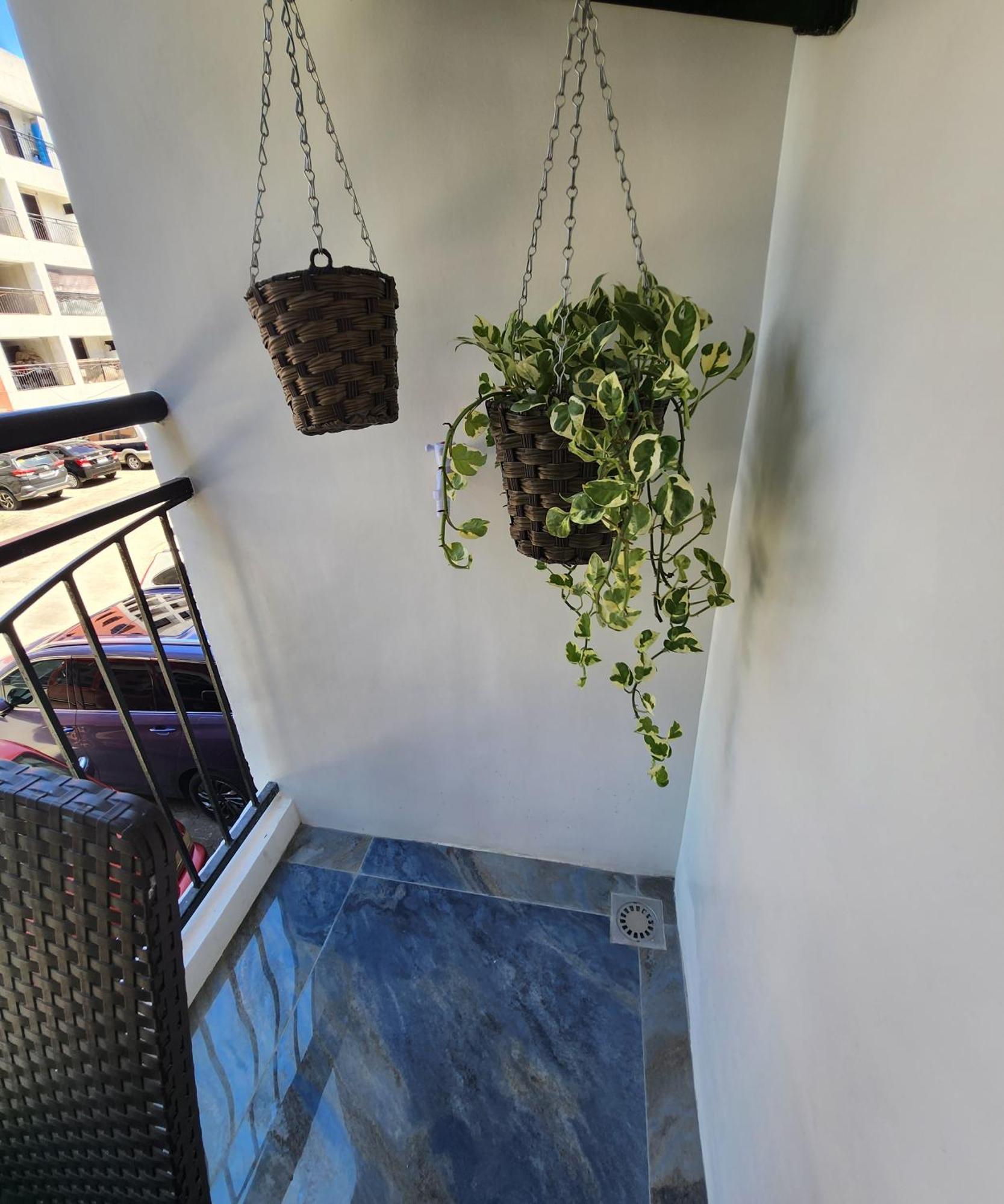 Condo Azur Suites B207 Near Airport, Netflix, Stylish, Cozy With Swimming Pool 막탄 외부 사진
