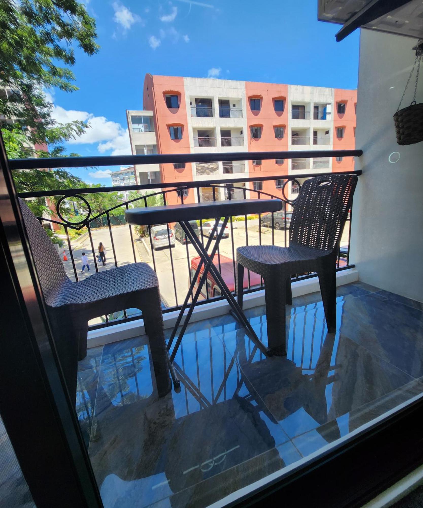 Condo Azur Suites B207 Near Airport, Netflix, Stylish, Cozy With Swimming Pool 막탄 외부 사진