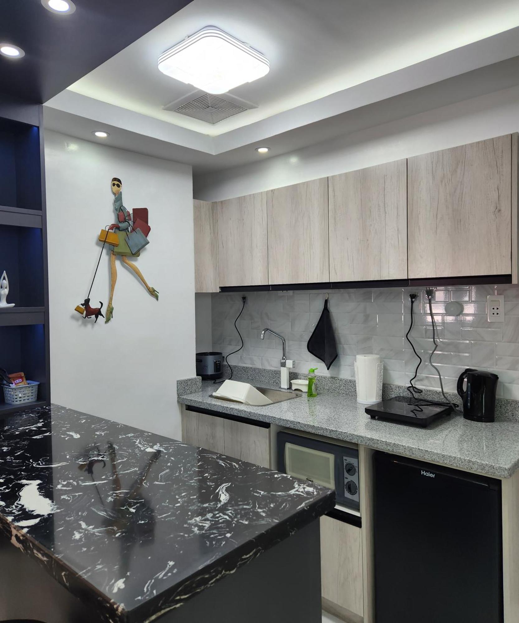 Condo Azur Suites B207 Near Airport, Netflix, Stylish, Cozy With Swimming Pool 막탄 외부 사진