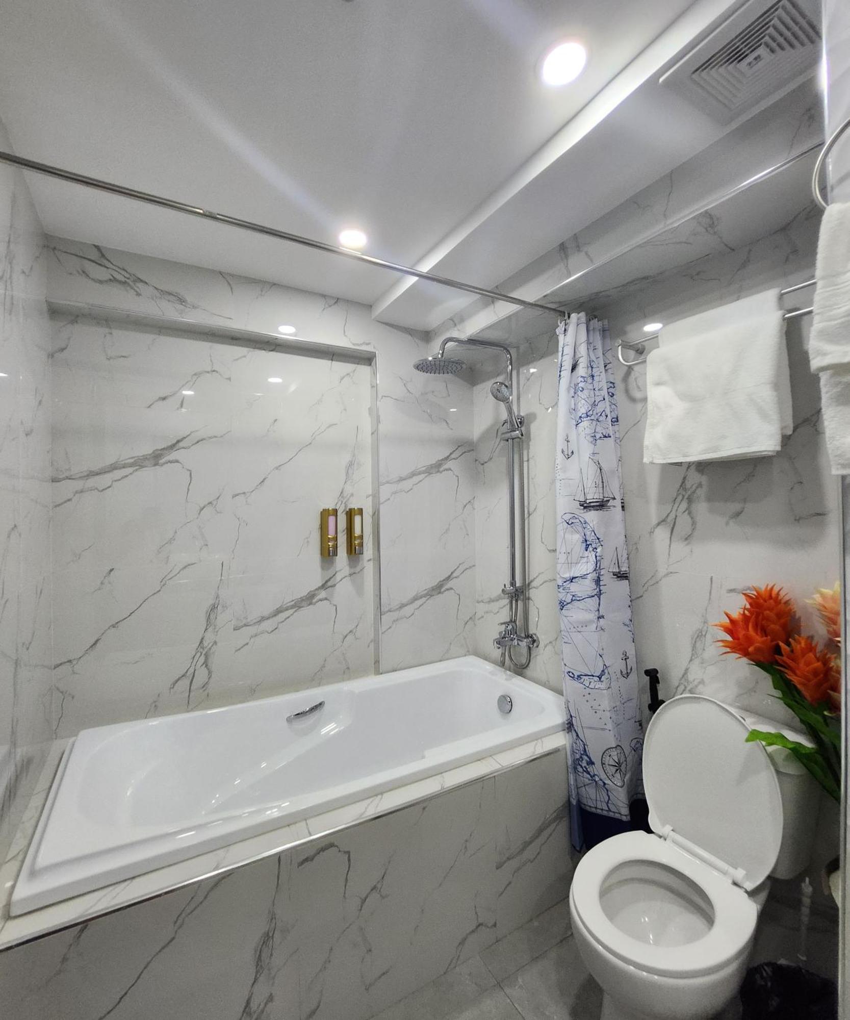 Condo Azur Suites B207 Near Airport, Netflix, Stylish, Cozy With Swimming Pool 막탄 외부 사진
