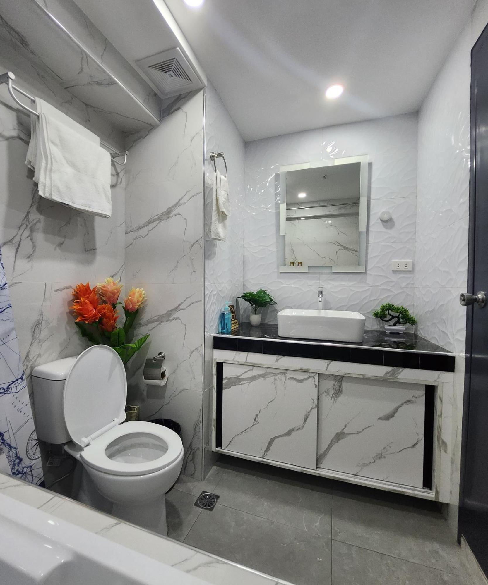 Condo Azur Suites B207 Near Airport, Netflix, Stylish, Cozy With Swimming Pool 막탄 외부 사진